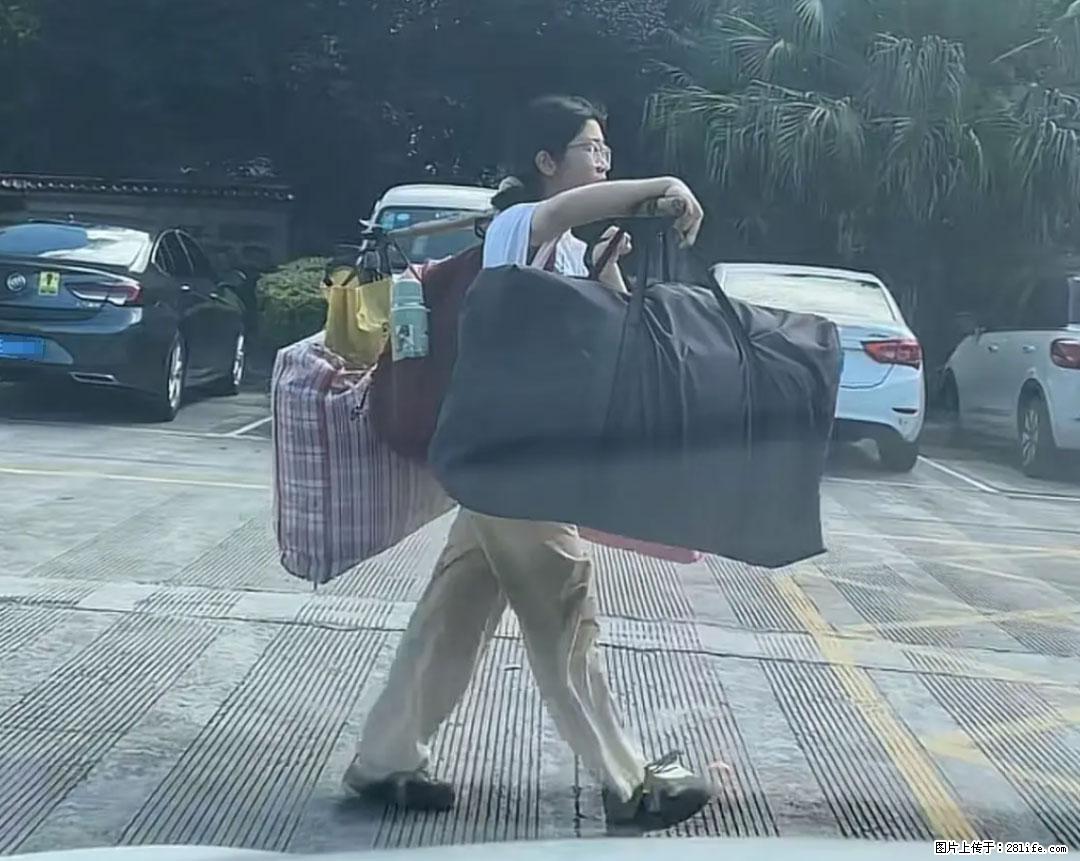 全网追的“扁担女孩”，找了一份暑假工，时薪12元 - 伊春生活资讯 - 伊春28生活网 yich.28life.net